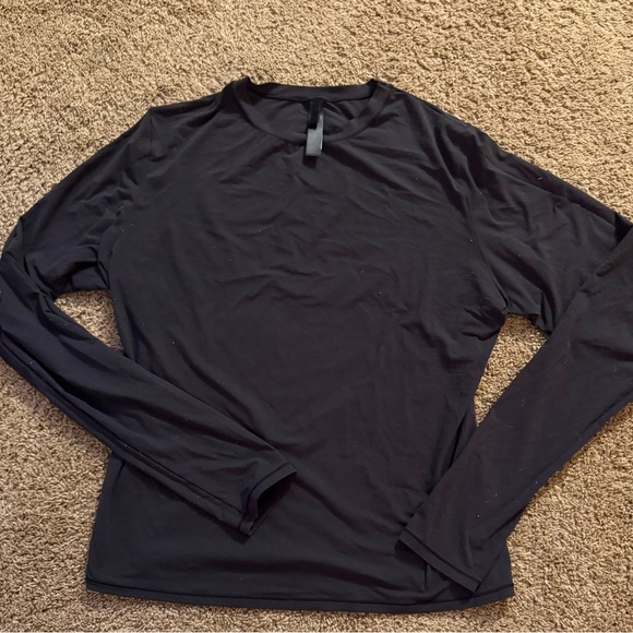 SKIMS fits everybody long sleeve t shirt - Picture 2 of 3